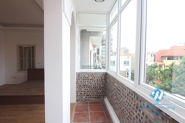 Newly renovated studio for rent in Tay Ho with lots of natural light